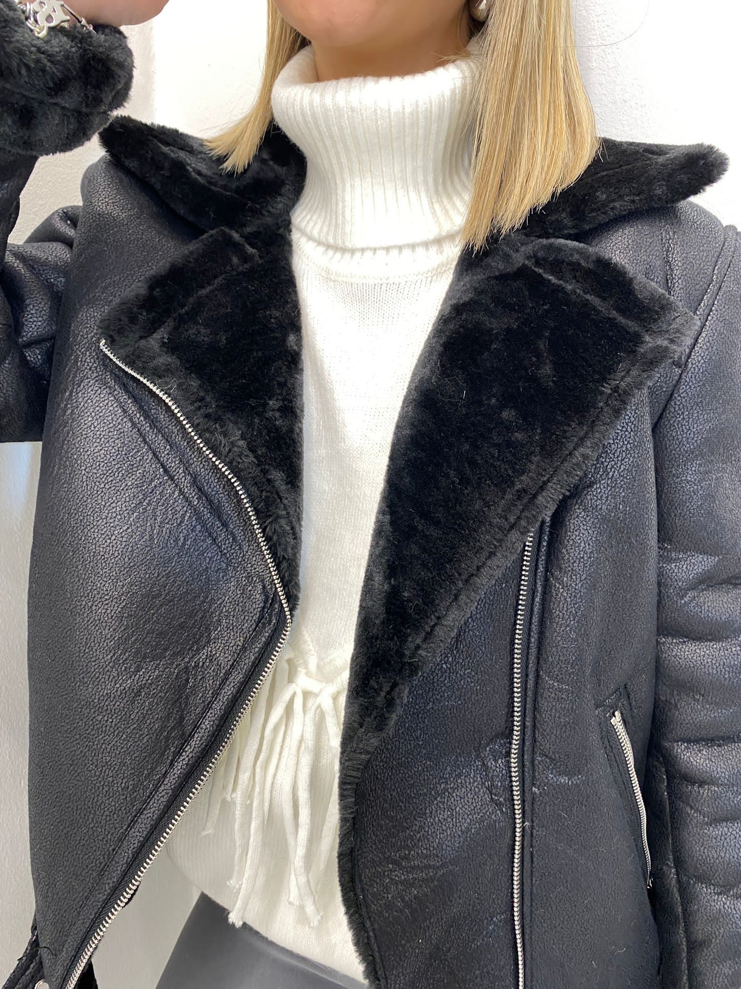 Montone Total black