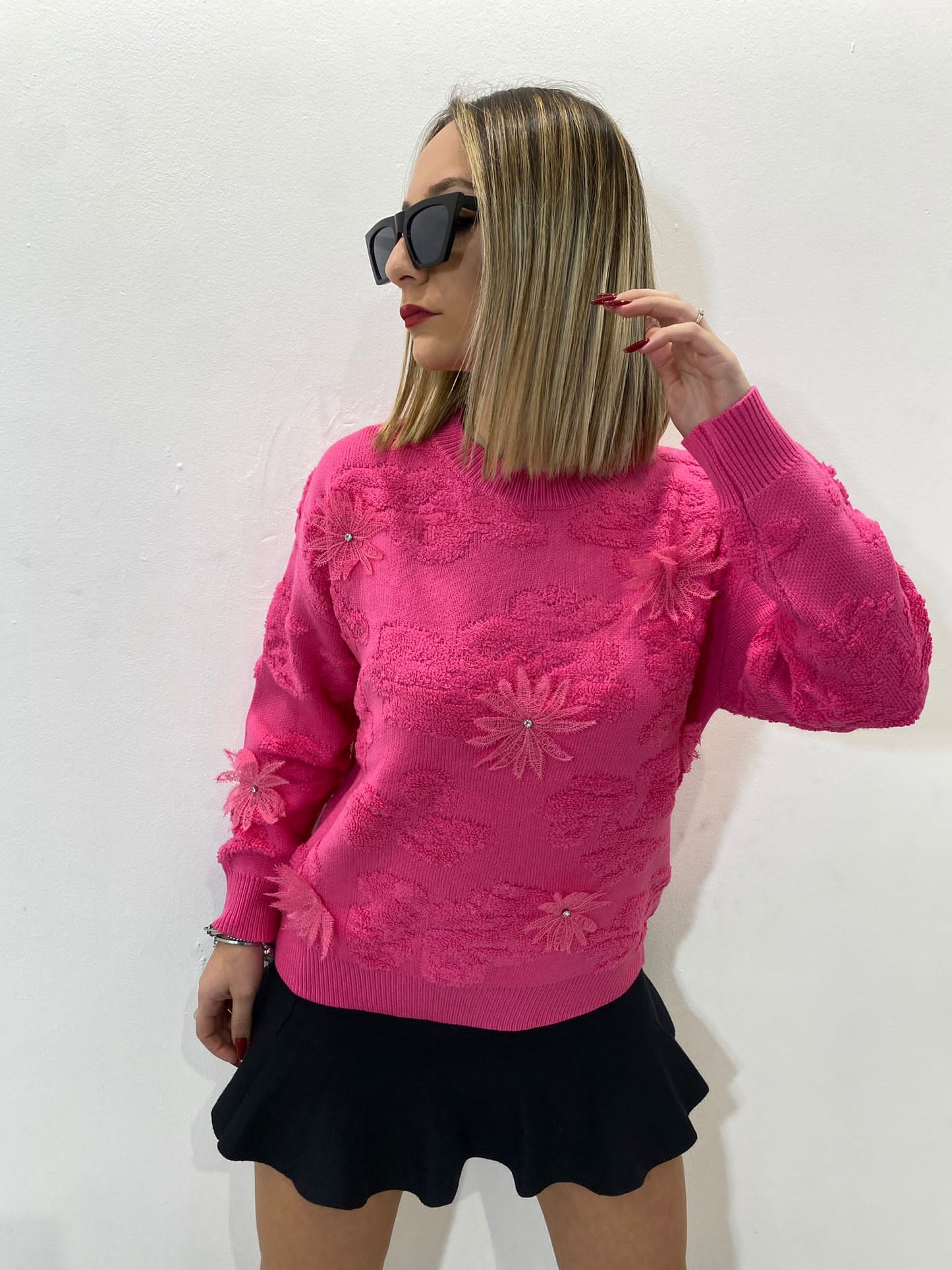 Maglioni con fiori ricamati