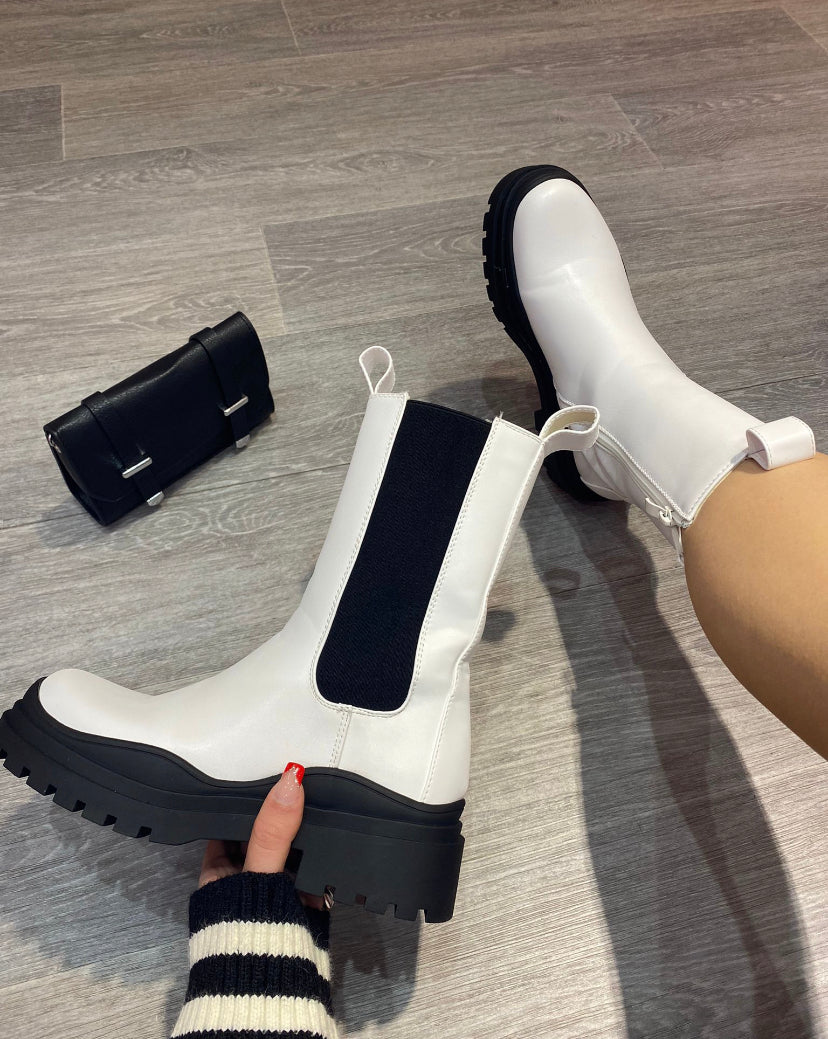 Combat balck-white