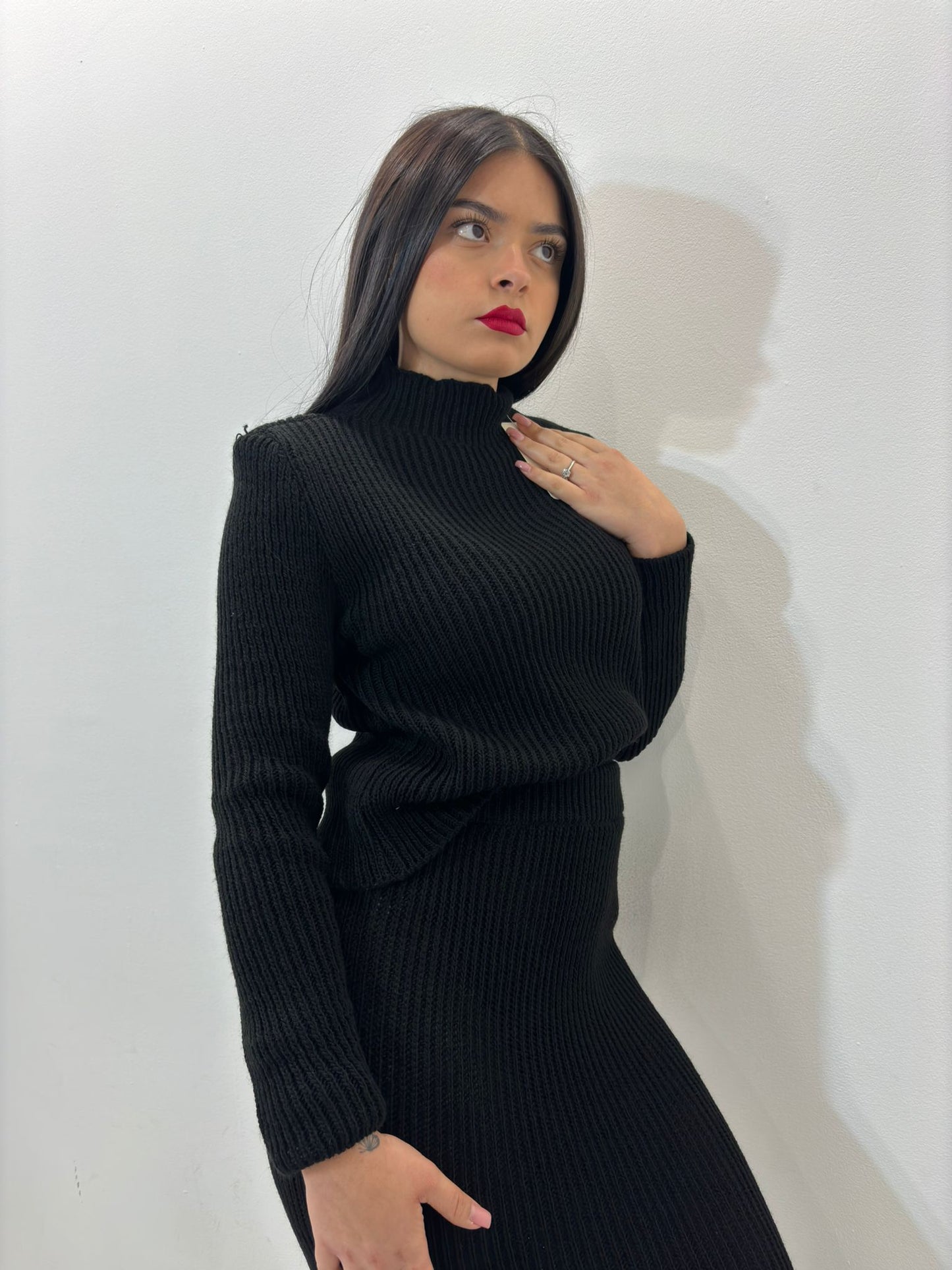 Coordinato in lana con collo nero