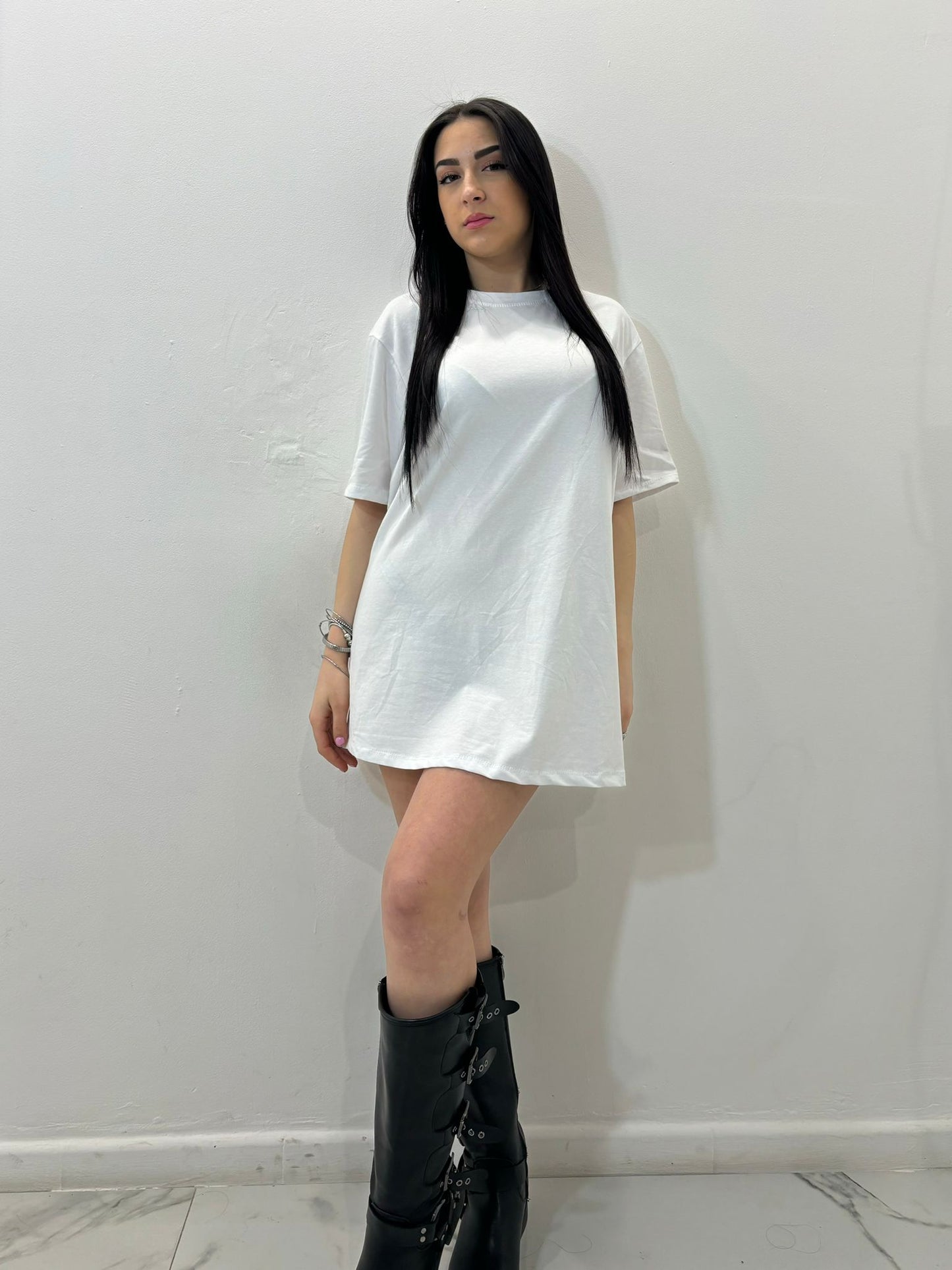 T-shirt over bianca